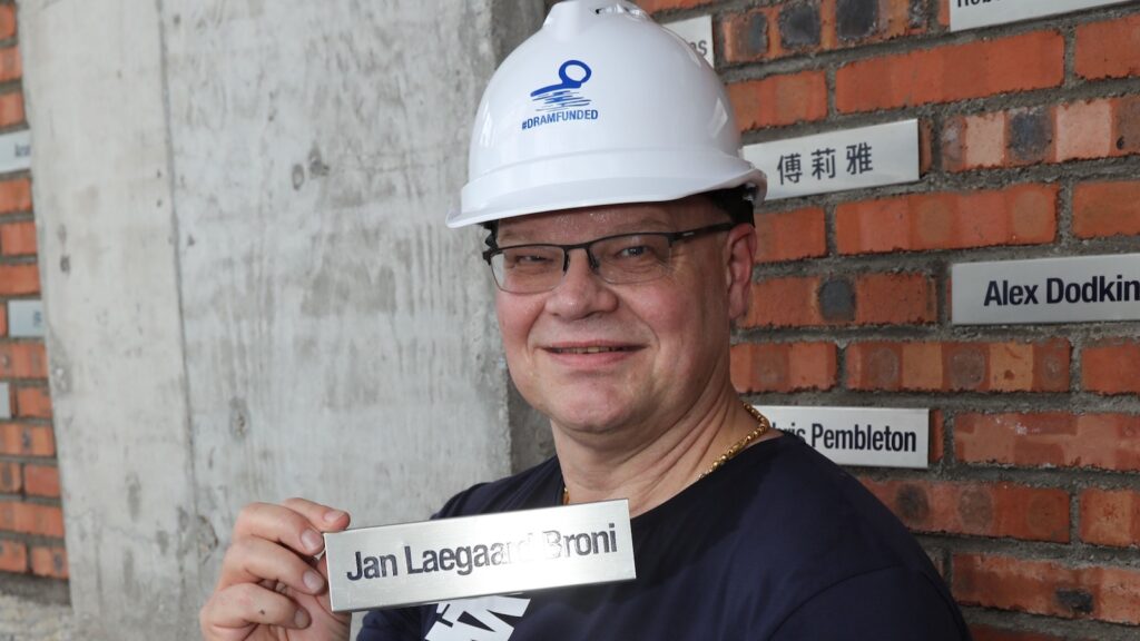 Jan bricklaying for The Plenum wall.